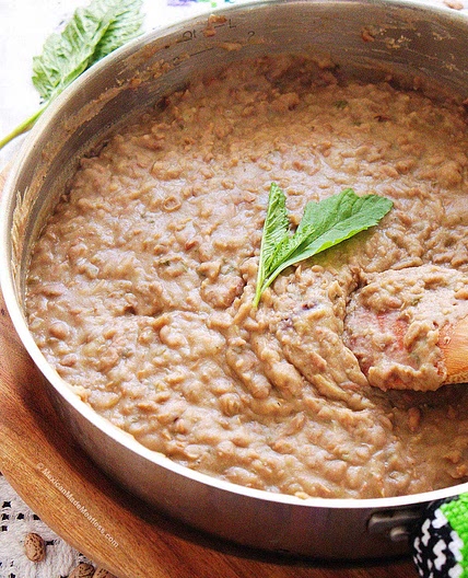 Authentic Mexican Refried Beans Recipe (Frijoles Refritos)