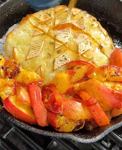 Grilled Peaches and Brie