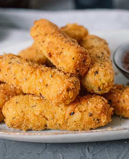 Vegane Mozzarellasticks aus Cashewkernen