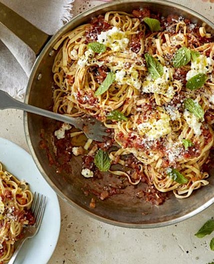 Maccheroni alla chitarra with fresh tomato sauce, anchovies, ricotta and mint