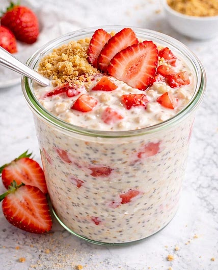 Strawberry Cheesecake Overnight Oats