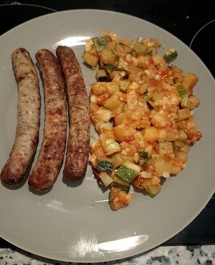 Courgette à la tomate et chipolata