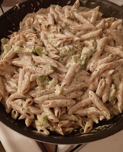 Easy Cheesey Garlic Broccoli Pasta