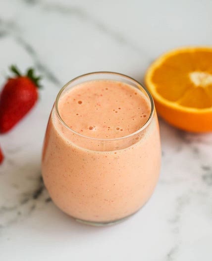 The Strawberry Summer Smoothie: A Creamy, Citrusy Taste of Sunshine