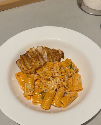 Spicy Creamy Chicken Rigatoni