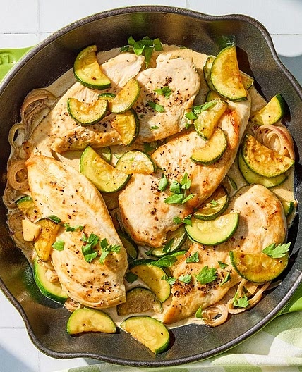 Creamy Garlic Chicken & Zucchini Skillet