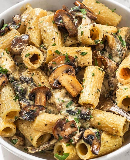Creamy Hummus Pasta (With Mushrooms)