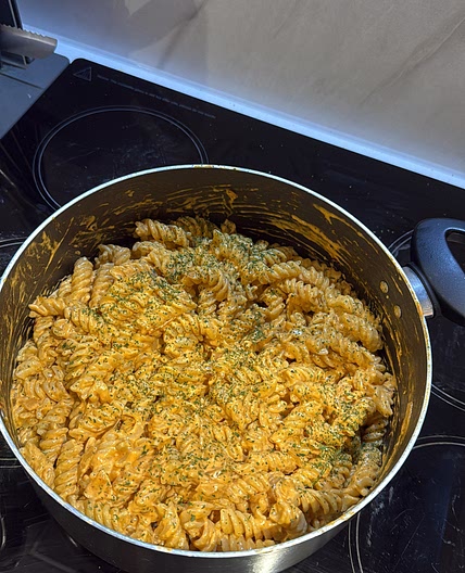 QUICK & EASY CREAMY PASTA