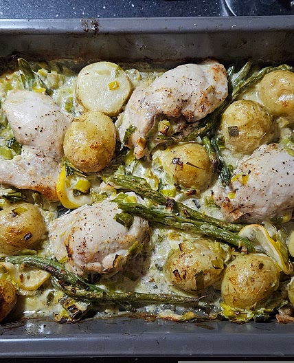 Chicken with potatoes, beans & creamed leek