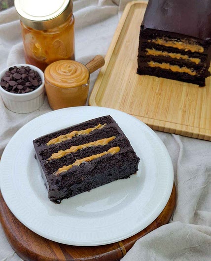 Viral London Chocolate Cake (with whipped caramel recipe!)