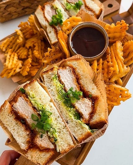 Katsu Sando al pollo (mayo-teriyaki)