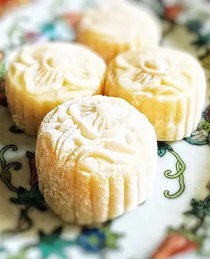 Snow Skin Custard Mooncake 奶皇冰皮月餅