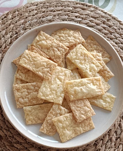 Sourdough disgard crackers