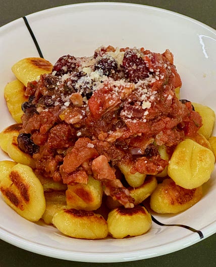 gnocchi with cranberry sauce