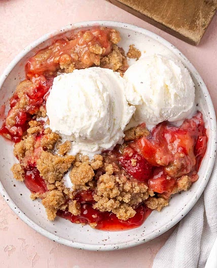 Strawberry Rhubarb Crumble