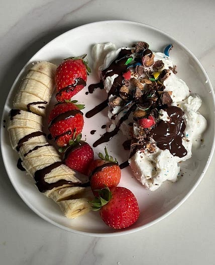 M&M Chocolate Protein Plate