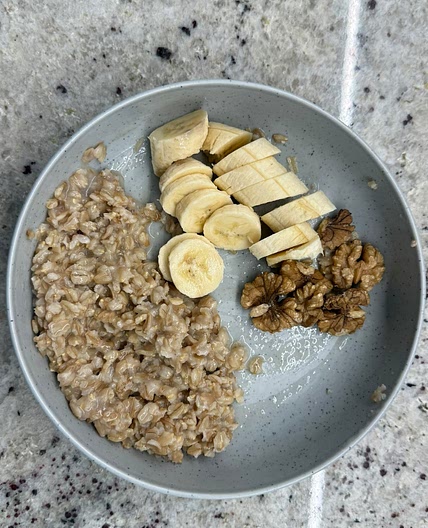 Oatmeal with honey and season berries( banana)