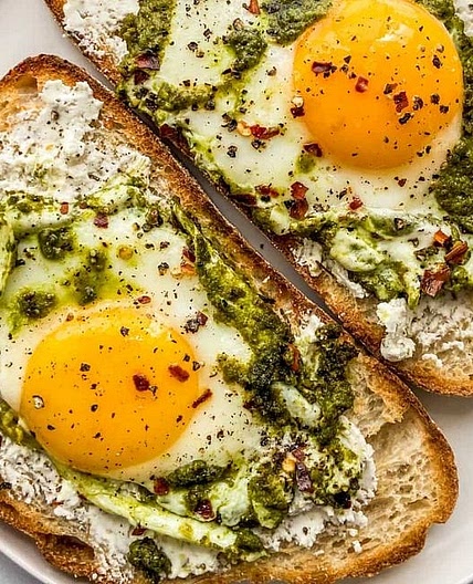 Pesto Egg Sandwich