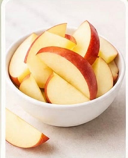 Apple slices with peanut butter
