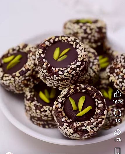 No-Bake Date, Peanut Butter & Chocolate Bites