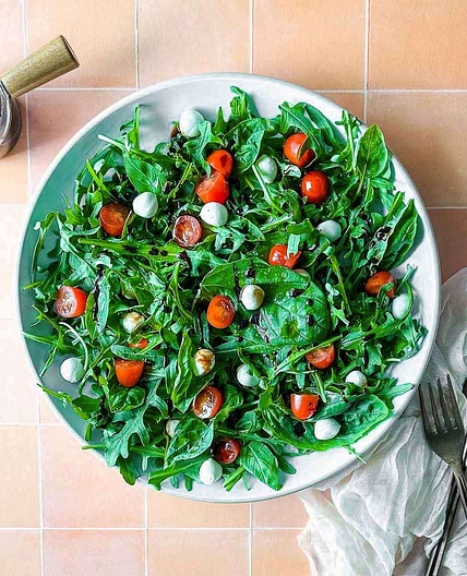 Caprese Salad with Arugula