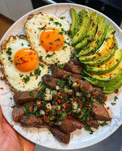 Chimichurri Steak &amp; Eggs with Avocado 🥩🍳
