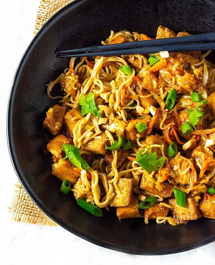 Peanut-soy tofu noodles with vegetables