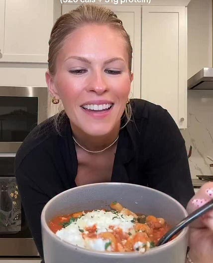 Lasagna Soup (520 cals + 51g protein/ serving) This recipe makes