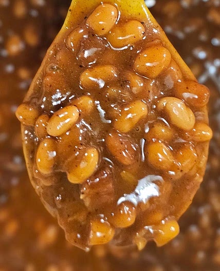 Dutch Oven Chuck Wagon Baked Beans