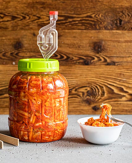 Spicy kimchi with apple