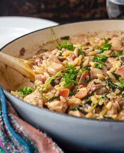One Pan Creamy Chicken Orzo (With Mushrooms And Bacon)