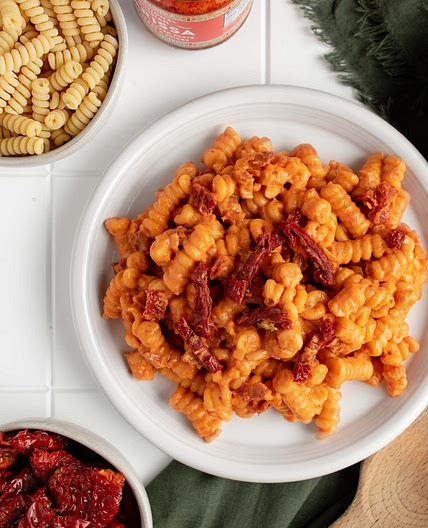 Spicy Sun-dried Tomato Pasta