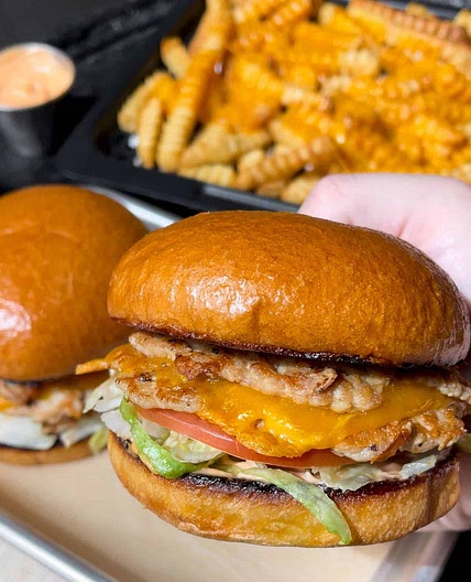 Strawzy’s Chicken Smash Burger 
