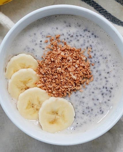 Chia seeds with yugurt(matsun) and banana.
