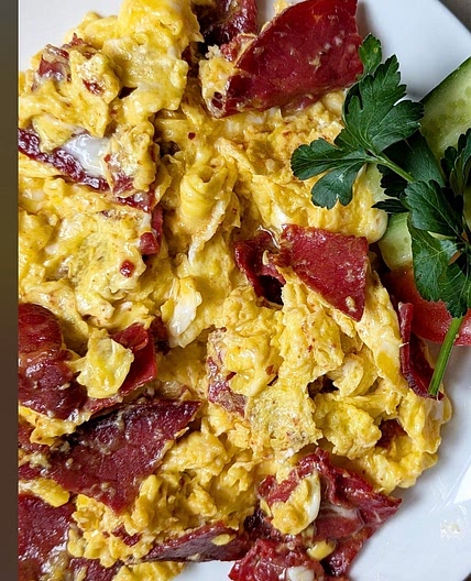 Scrambled eggs with basturma and lavash