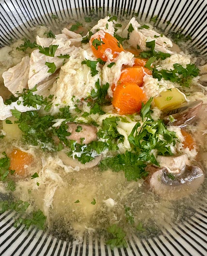 Hühner-Gemüsesuppe mit Eierstich