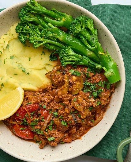 Diced Beef Ragù with Parmesan Mash & Broccoli