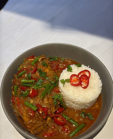 THAI RED COCONUT CHICKEN CURRY 