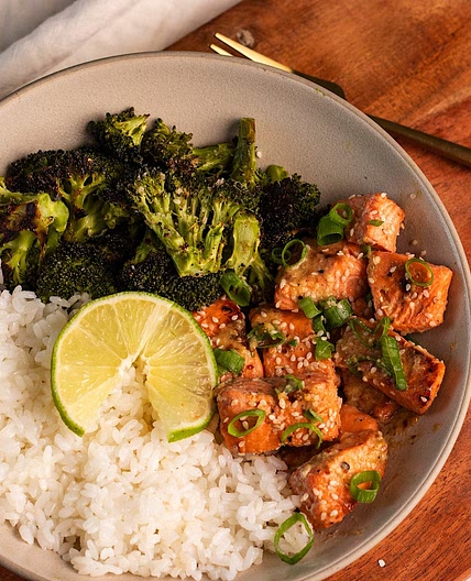 Miso Ginger Salmon Bite Bowls with Broccoli