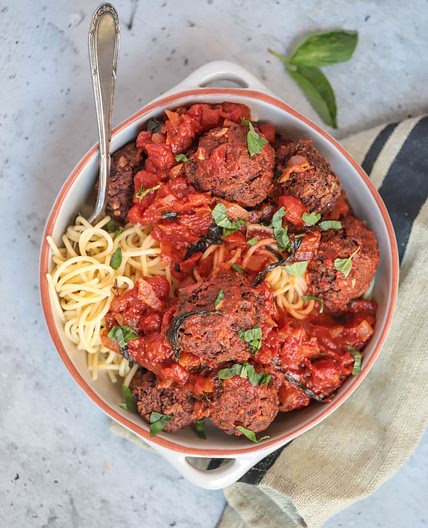 Vegan ‘Meatballs’ in Tomato Sauce