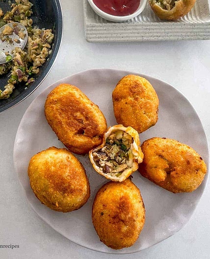 Chicken Bread Rolls with Spiced Shredded Chicken