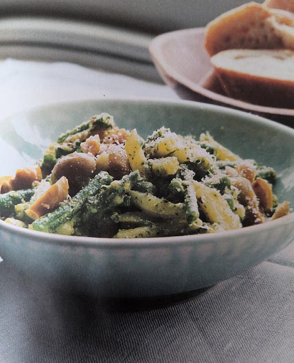 Pasta with potatoes, green beans and pesto