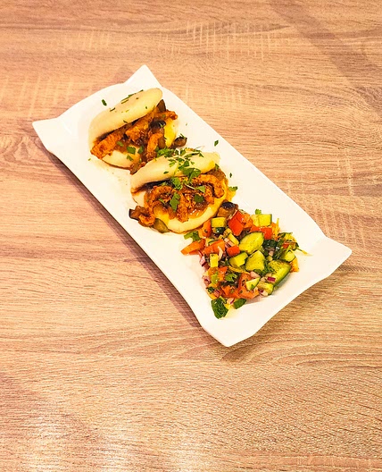 Bao buns aux émincés de porc & chutney d'abricot
