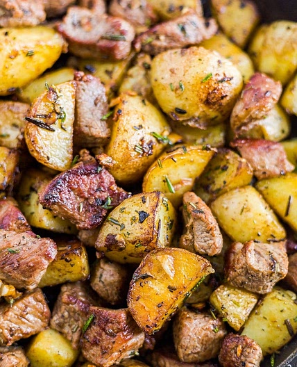 Garlic-Herb Steak Bites with Crispy Baby Potatoes, Roasted Broccoli, Green Beans & Red Peppers