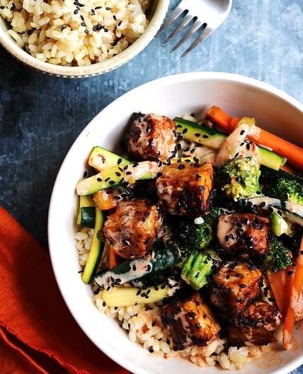 Korean Tempeh Bowls with Broccoli, Brown Rice, and Sriracha Mayo