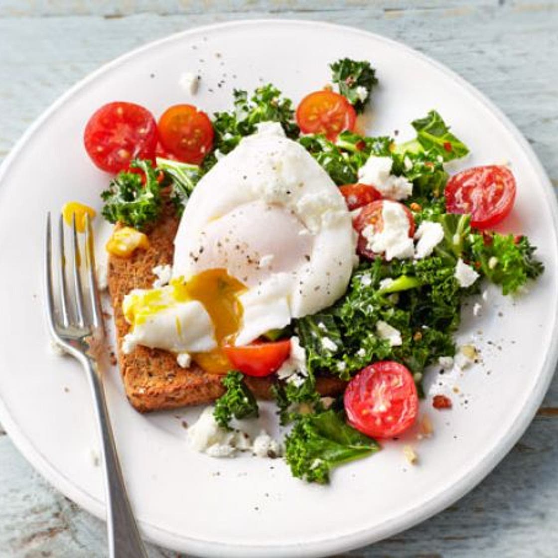 Kale, tomato & poached egg on toast