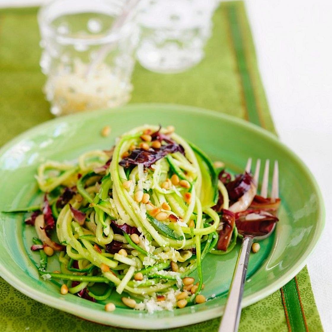Zucchini-Nudeln mit Radicchio