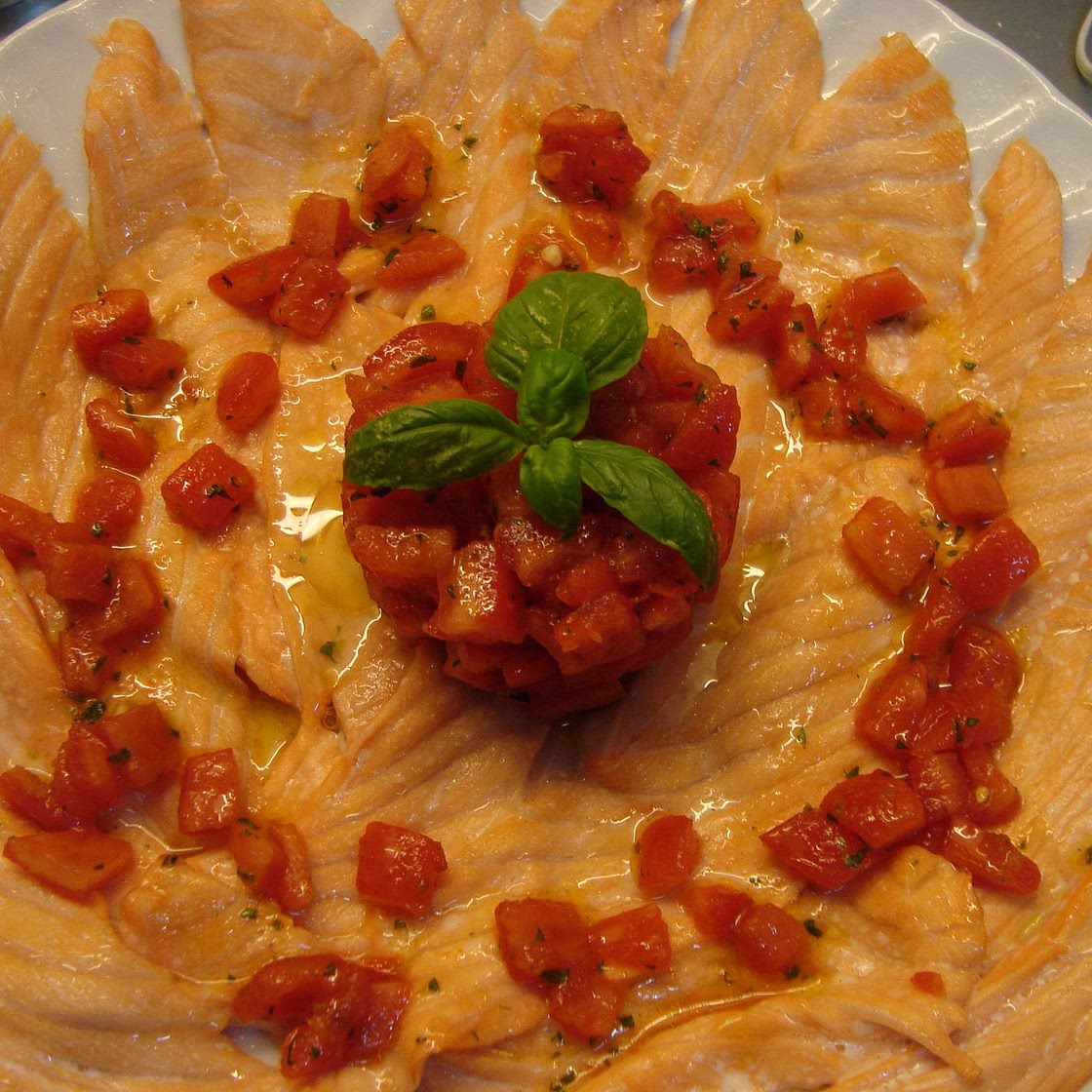 Carpaccio de saumon aux tomates