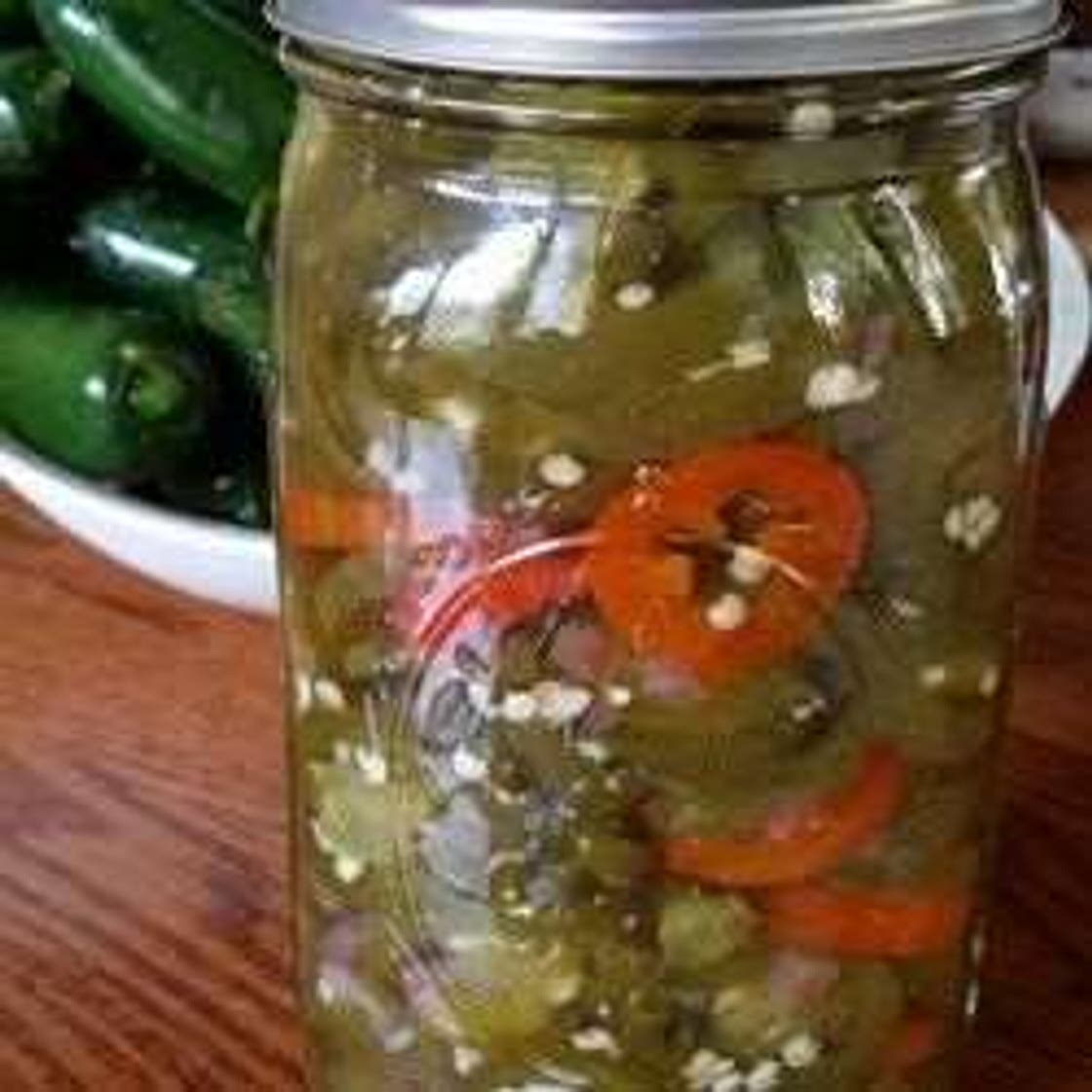 Conserves de jalapenos marinés