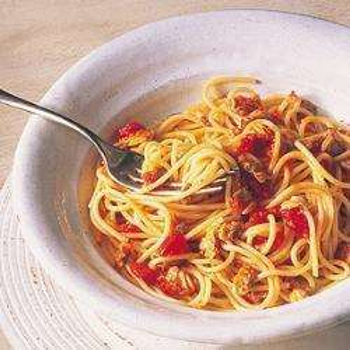 Spaghettis et sauce tomate aux palourdes
